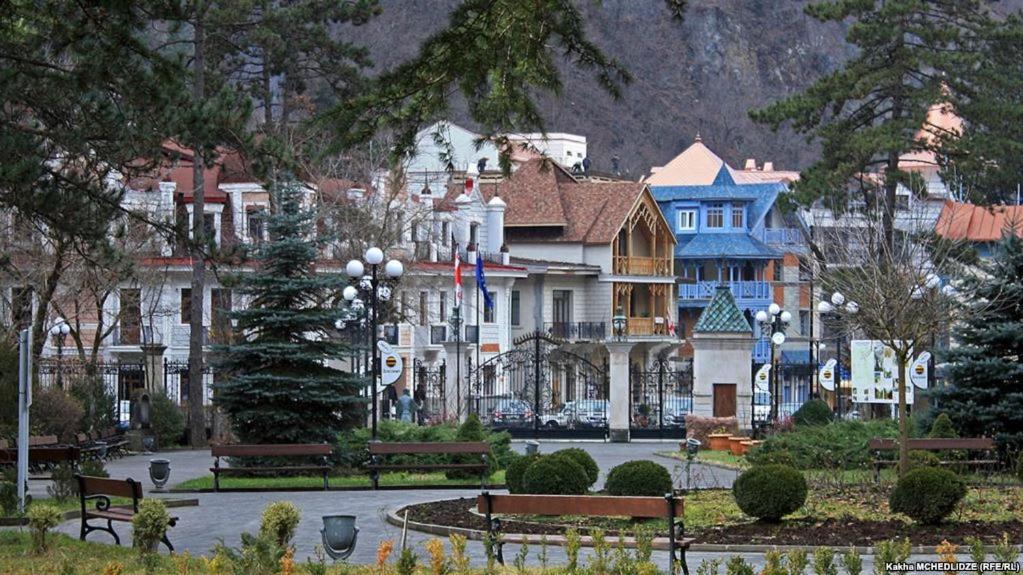 Gamsakhurdia Street Borjomi Bagian luar foto